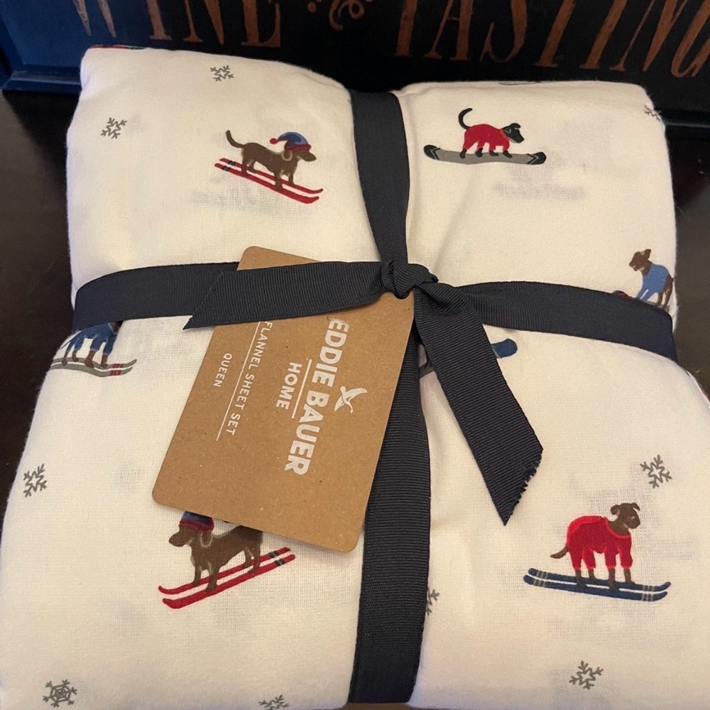 Eddie Bauer Flannel Sheet Set - White with Skiing Dogs
